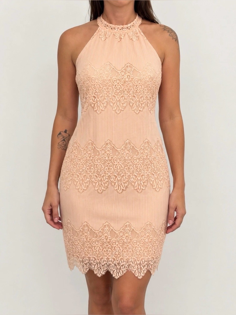 Charlette Russe Womenโs Dress Size Medium Peach Pink Lace Halter Neck